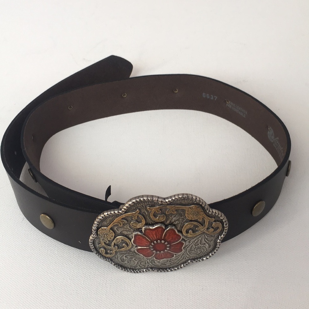 Landes leather belt brass tone buckle sz M new